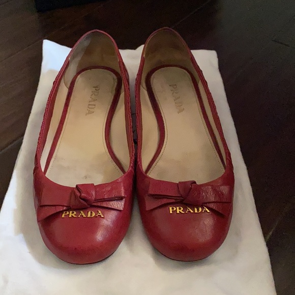these Prada shoes are still nice and good quality! - Picture 4 of 5